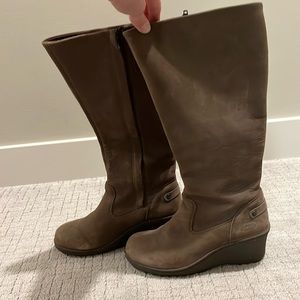 KEEN (Brand) size 6.5 US (size) moderately/slightly used, Brown (color)